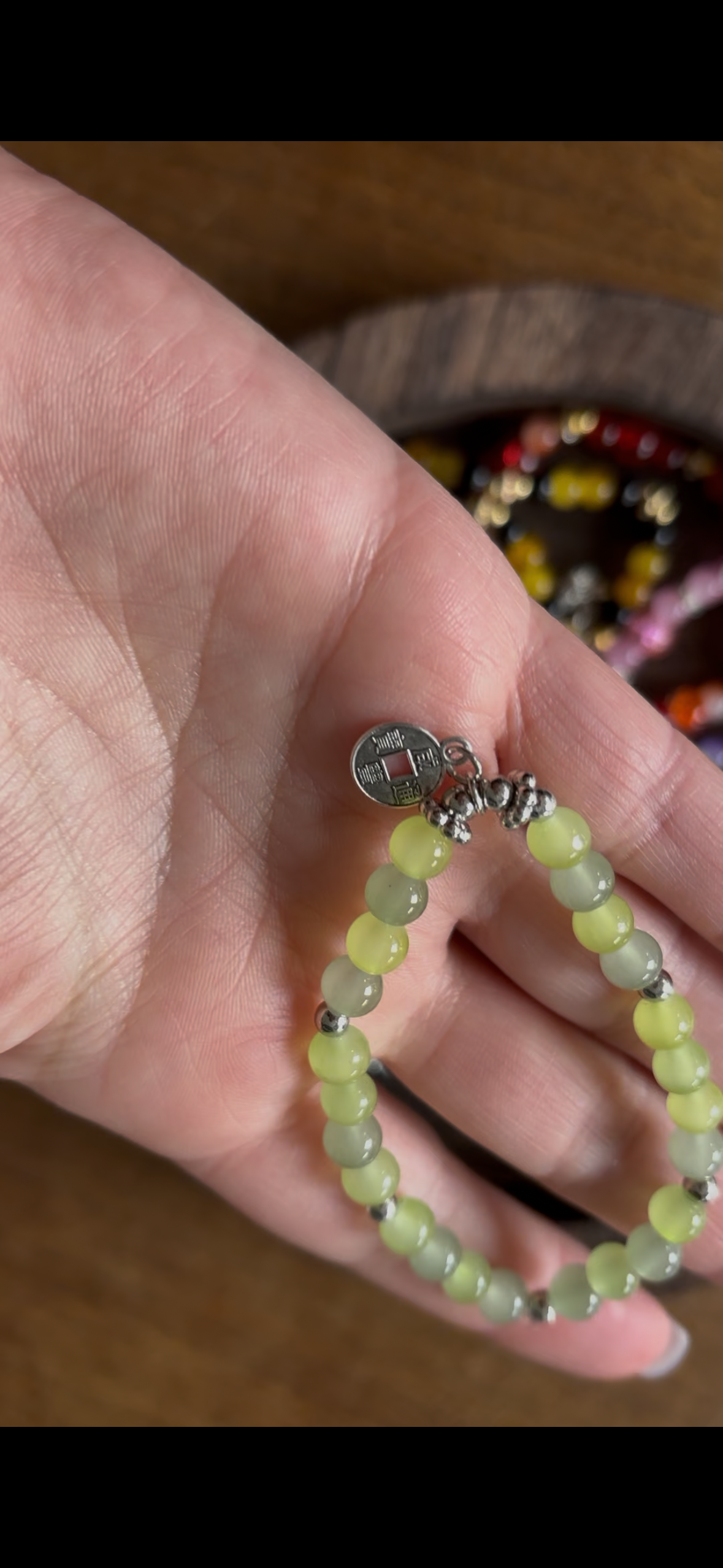 Handmade Acrylic Bead Bracelets Stretch Fit - Vibrant Colors & Unique Charms for Stylish Accessory