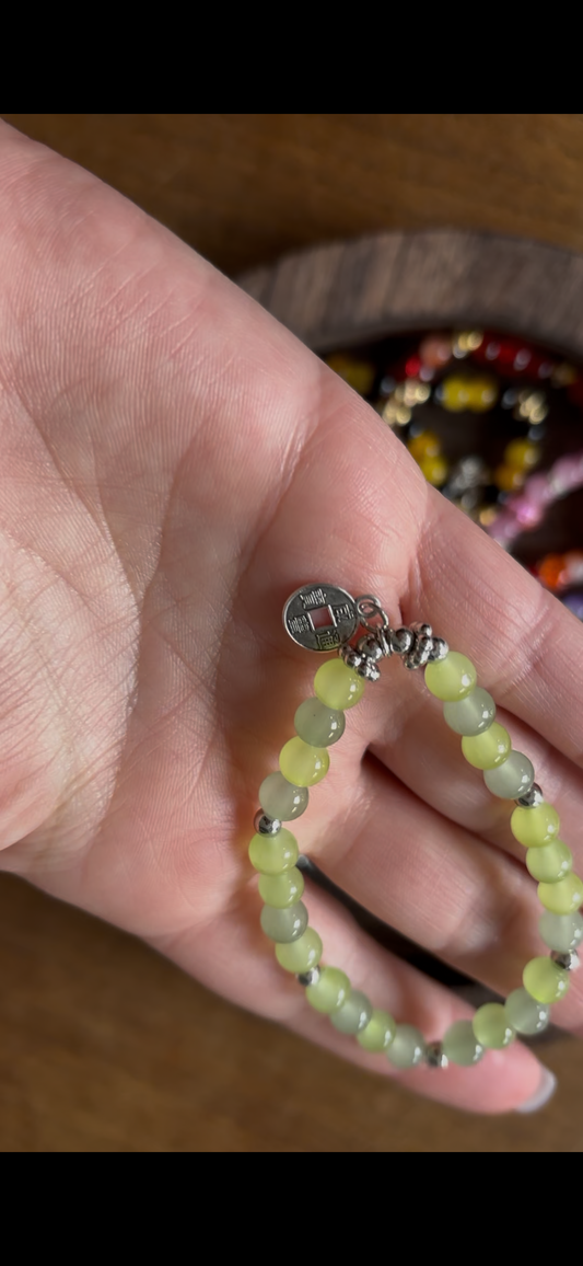 Handmade Acrylic Bead Bracelets Stretch Fit - Vibrant Colors & Unique Charms for Stylish Accessory