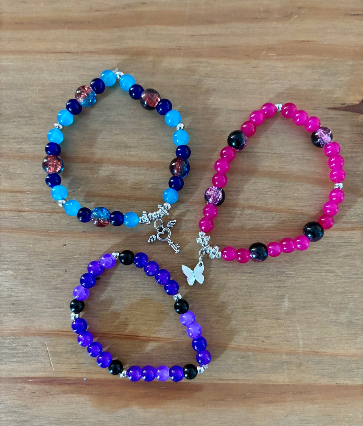 Handmade Acrylic Bead Bracelets Stretch Fit - Vibrant Colors & Unique Charms for Stylish Accessory
